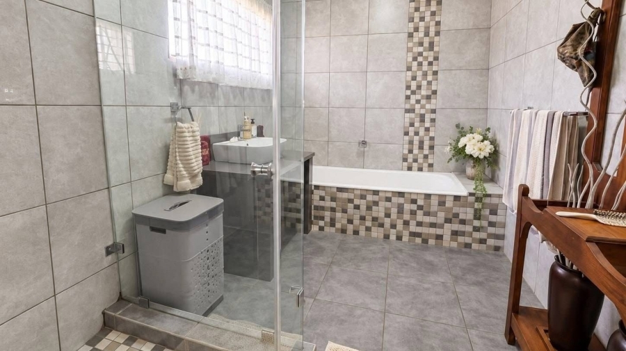 4 Bedroom Property for Sale in Flimieda North West